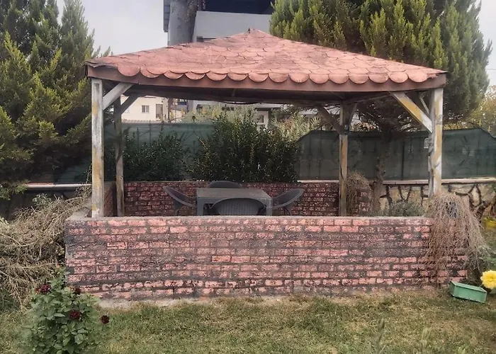 Living House Vilă *